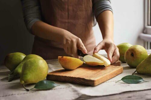 Couper une poire en tranches.
