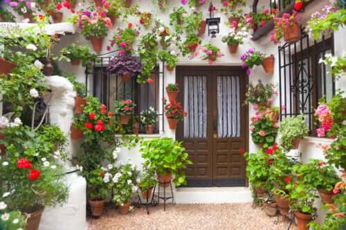 Comment décorer un patio au style andalou ?