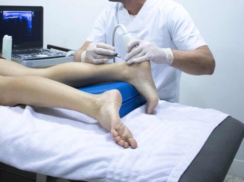 Le traitement de physiothérapie.