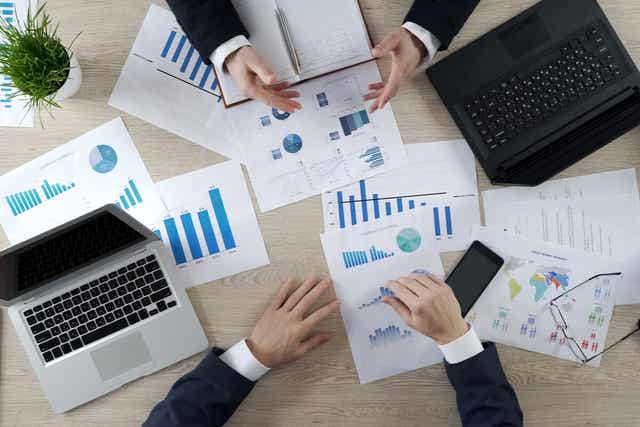 Un travail de groupe.