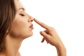 Anosmie ou perte de l'odorat : qu'est-ce qui peut l'expliquer ?