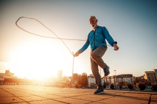 5 exercices en plein air pour les personnes âgées