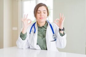 Le mindfulness pour réduire le stress du personnel de santé