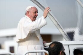 Qu'est-ce que la sténose diverticulaire du côlon, la maladie qui touche le Pape François ?