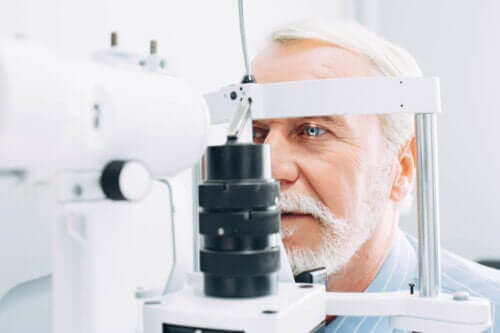 Rétinopathie hypertensive : causes, symptômes et traitements