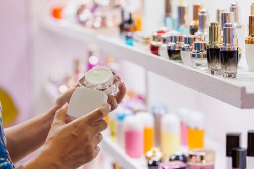 Amiante dans les cosmétiques : quels sont les risques ?