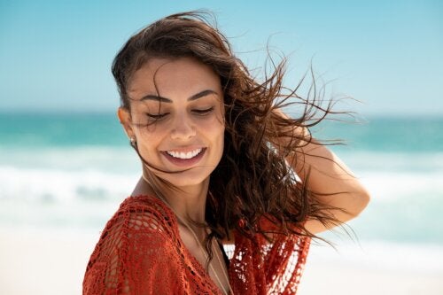 6 conseils pour se laver les cheveux après être allé à la plage