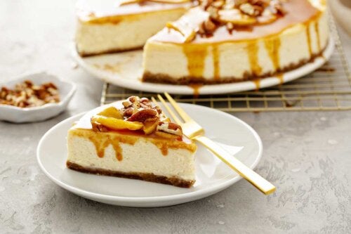 Gâteau au fromage, aux pommes et aux amandes