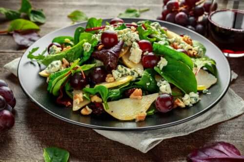 3 recettes saines de salade aux raisins