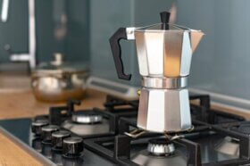 Cafetière italienne : comment l'utiliser, la nettoyer et l'entretenir correctement ?