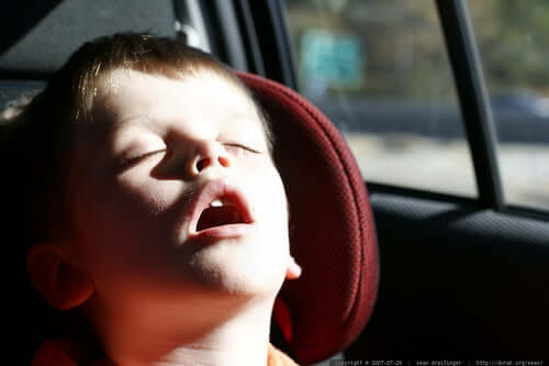 Un enfant qui dort.
