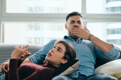 5 signes qui indiquent que votre partenaire se désintéresse de la relation