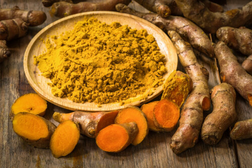 Poudre de curcuma, un des meilleurs anti-inflammatoires naturels.