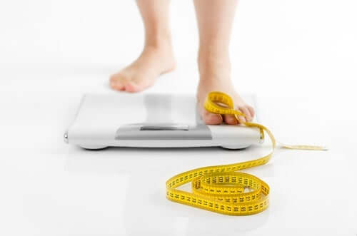 Une étude suggère que la teneur en polyphénols du citron peut vous aider à perdre du poids dans les régimes riches en graisses.