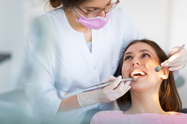 Blanchiment dentaire : De quoi s'agit-il ? Quels sont ses avantages ?