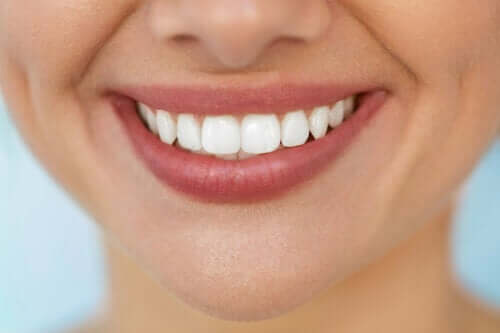 Comment blanchir naturellement les dents ?
