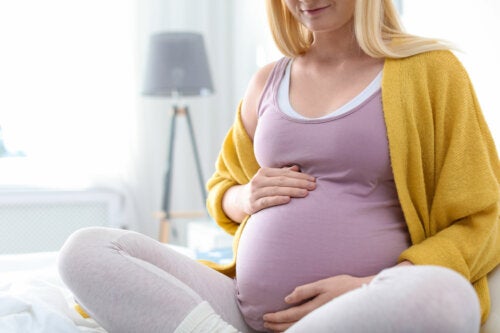 Mon bébé bouge beaucoup dans l'utérus : est-ce inquiétant ?