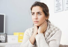 7 remèdes naturels immédiats pour soulager l'aphonie