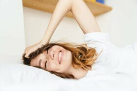 4 façons d'exciter un homme sans le toucher