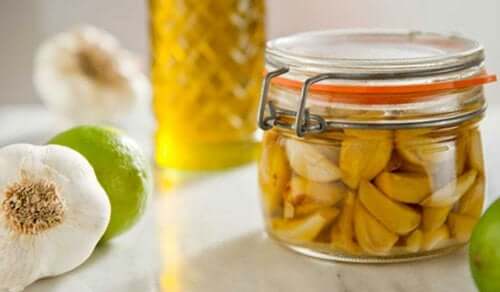 Huile d'olive et ail.