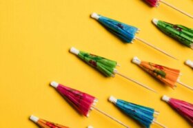 Comment faire des parapluies pour décorer des cocktails ?