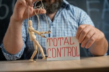 Comment reconnaître une personne contrôlante ?