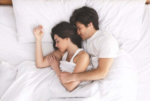 Position de la cuillère ou spooning : l'une des meilleures positions sexuelles
