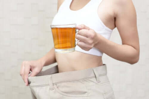 Thé vert ou thé rouge : lequel aide à perdre du poids ?