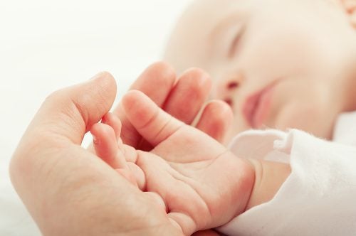 5 réflexes primitifs chez les bébés