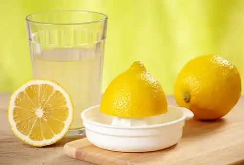 Jus de citron.