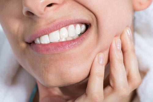 Traitements naturels contre les maux de dents