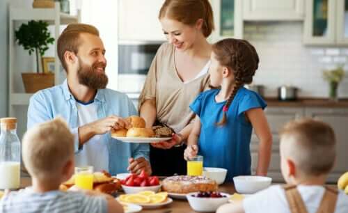 Les 10 bienfaits de manger en famille selon la science