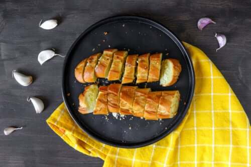 Recette facile de pain à l'ail cétogène
