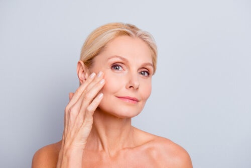 7 habitudes qui accélèrent le processus de vieillissement de la peau