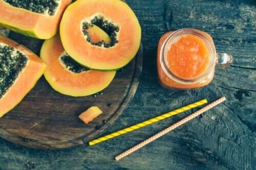 Dégonflez votre ventre et nettoyez votre côlon avec ce smoothie à la papaye et à l’avoine