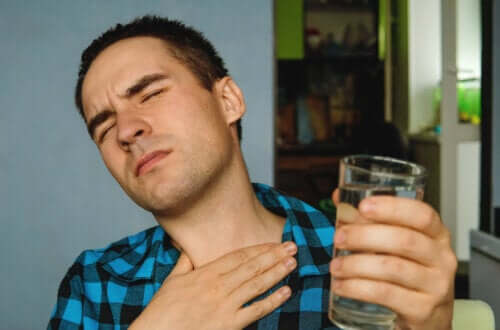 5 remèdes maison pour apaiser la gorge sèche