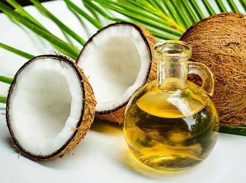 Soin bucco-dentaire à l’huile de coco : est-ce efficace ?