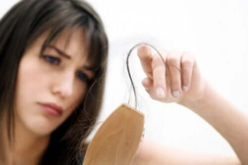 4 conseils pour prévenir la chute des cheveux