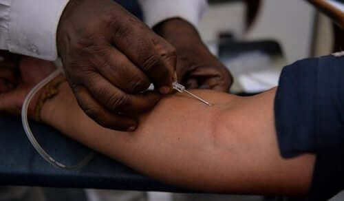 Une injection mensuelle pourrait remplacer le traitement quotidien contre le VIH