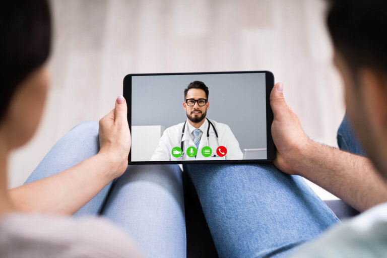 Les consultations médicales se font plus souvent à distance