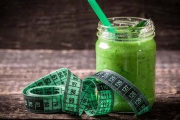 Perdez du poids rapidement avec cette boisson à l'eau de coco, au céleri et au citron