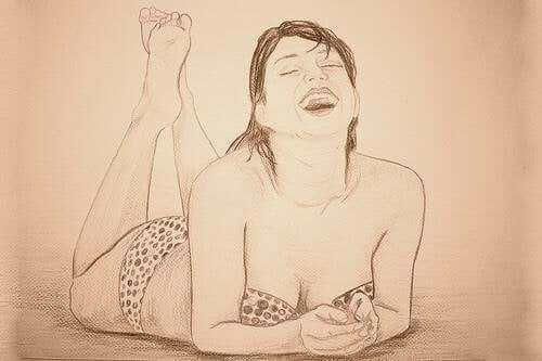 Femme en maillot allongée.