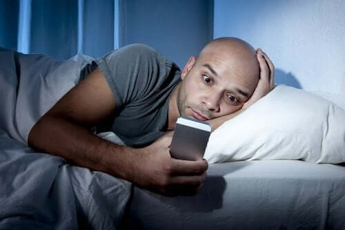 Le portable, une des causes de l’insomnie