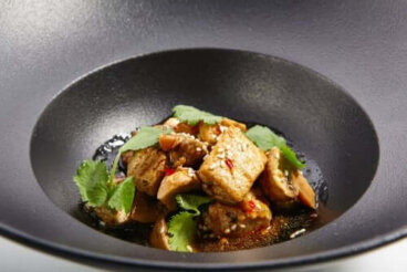 Recette de nouilles de riz sautées au tofu et aux poivrons