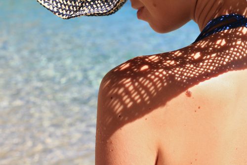 4 conseils pratiques pour protéger la peau du soleil
