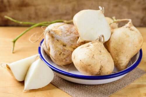 Qu'est-ce que le jicama et comment est-il consommé ?