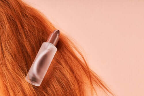 En quoi consiste le traitement à l'acide hyaluronique pour les cheveux ?