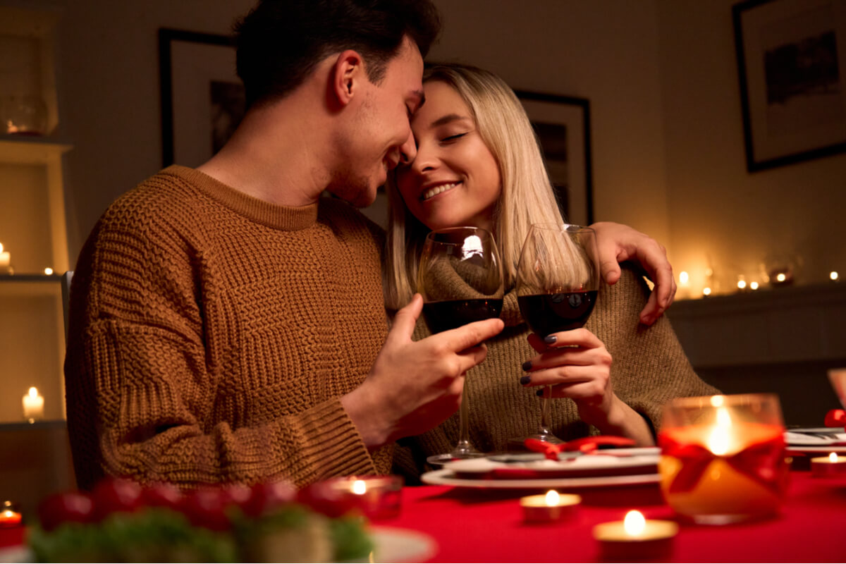 couple en dîner romantique