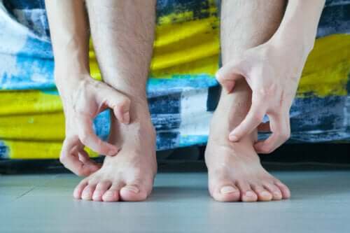 Démangeaisons aux jambes : 10 causes courantes