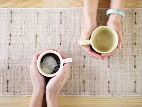 Thé ou café après avoir mangé : est-ce bon ?
